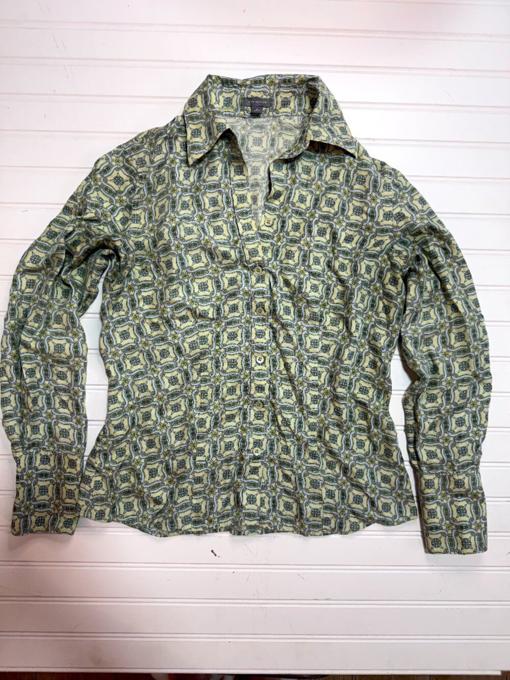 Ann Taylor 100% Silk Green Medallion Print Button Front Blouse Size 6